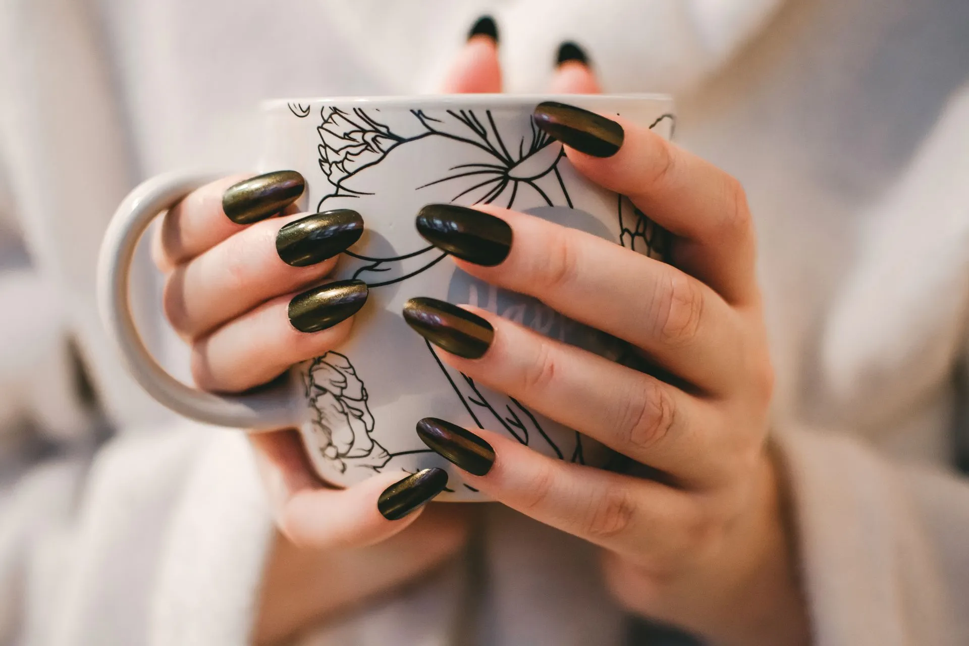 Luxury Nails, Elegant Refined Beauty detail